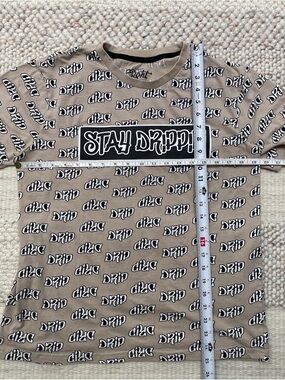 Eighty Eight "Stay Dripp" Short Sleeve Tee in Tan and Black